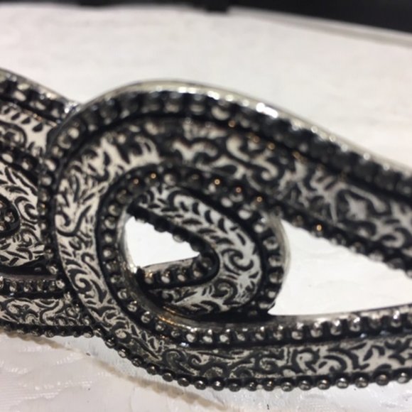 Chico's Black Genuine Leather Fashion Adjustable Silver Buckle Belt Size S/M - Picture 2 of 10